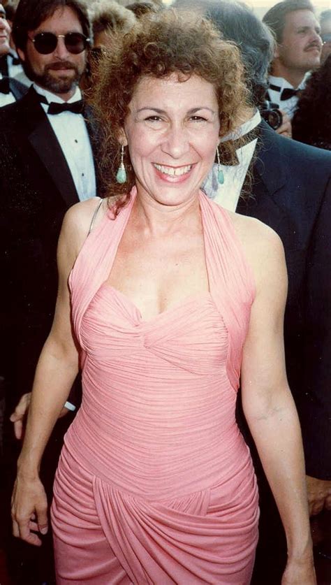 Rhea Perlman